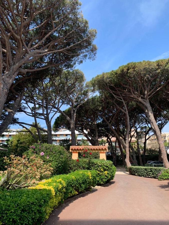 Hotel Beau Rivage Le Lavandou Exterior photo
