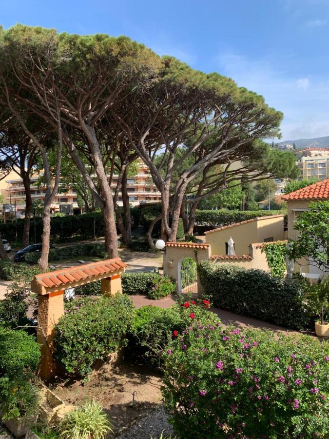 Hotel Beau Rivage Le Lavandou Exterior photo