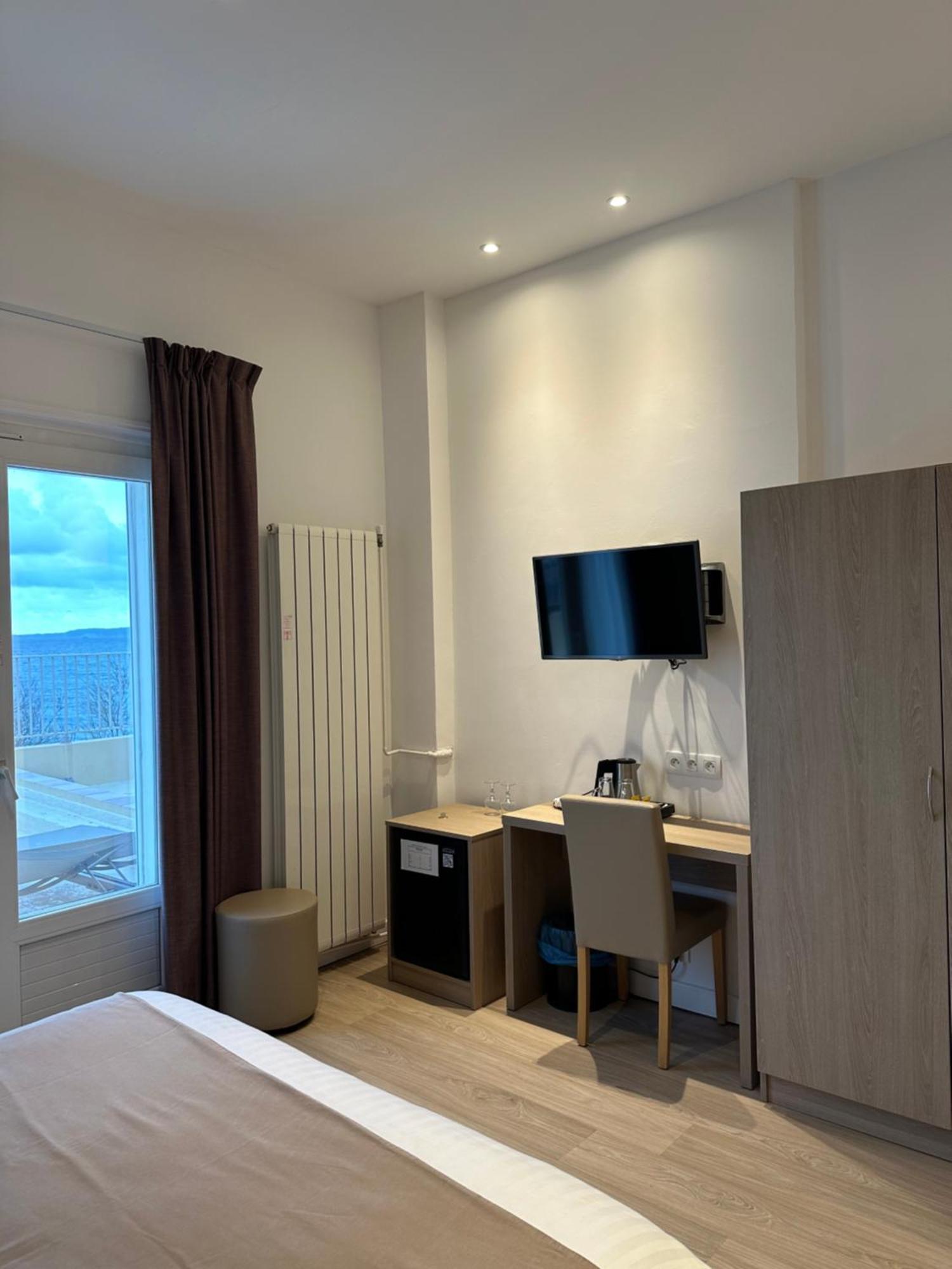 Hotel Beau Rivage Le Lavandou Exterior photo