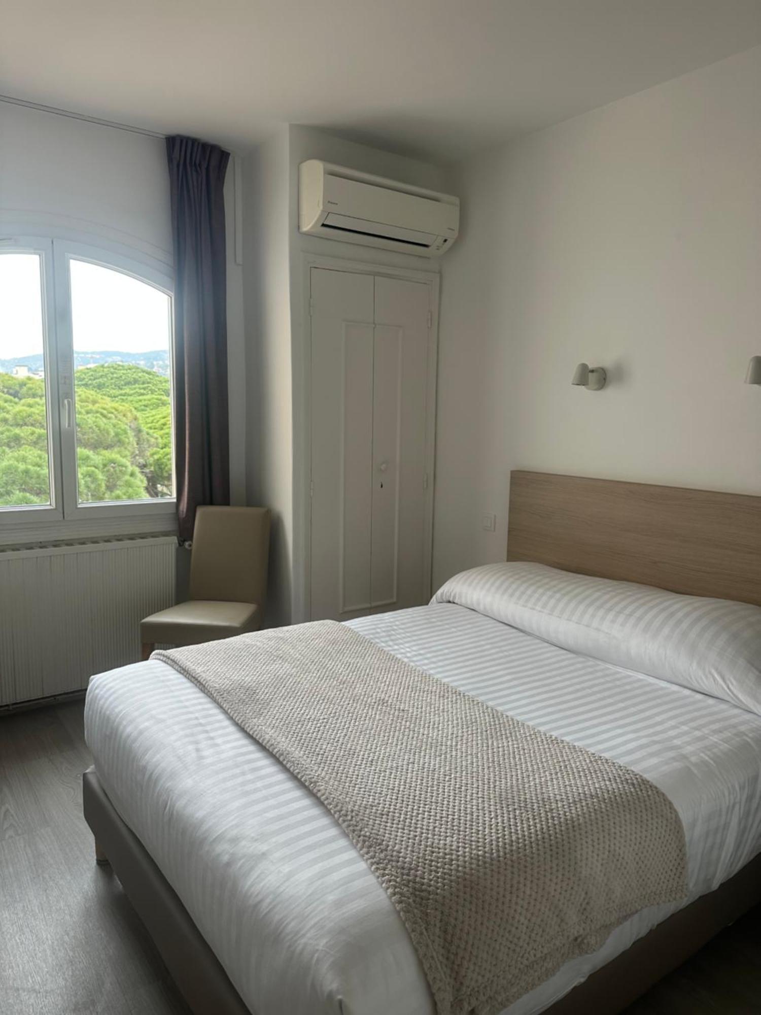 Hotel Beau Rivage Le Lavandou Exterior photo