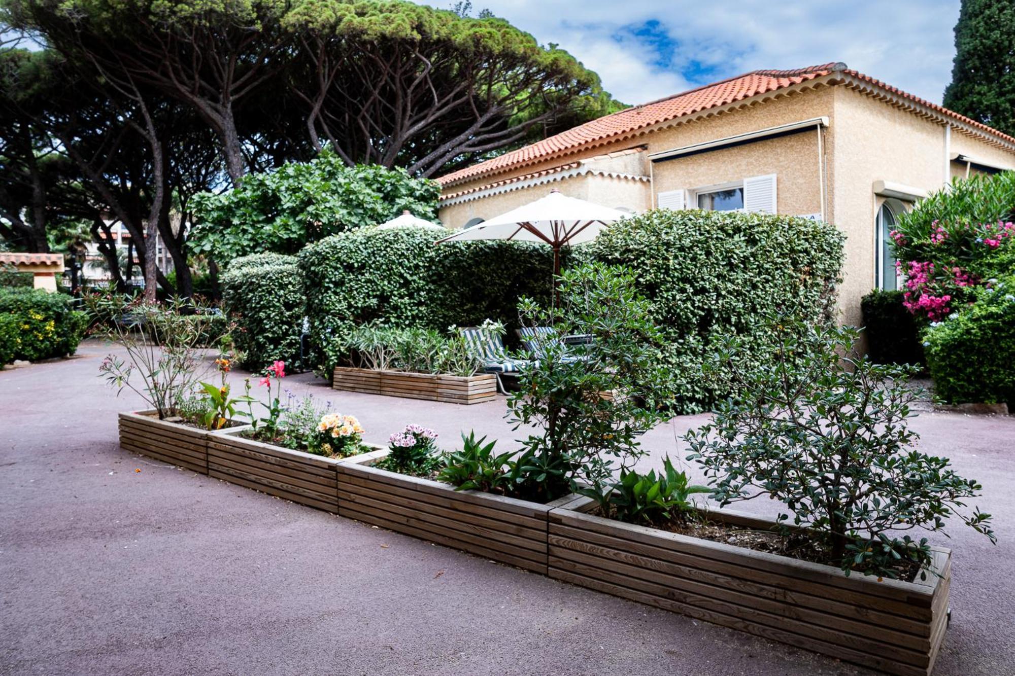 Hotel Beau Rivage Le Lavandou Exterior photo