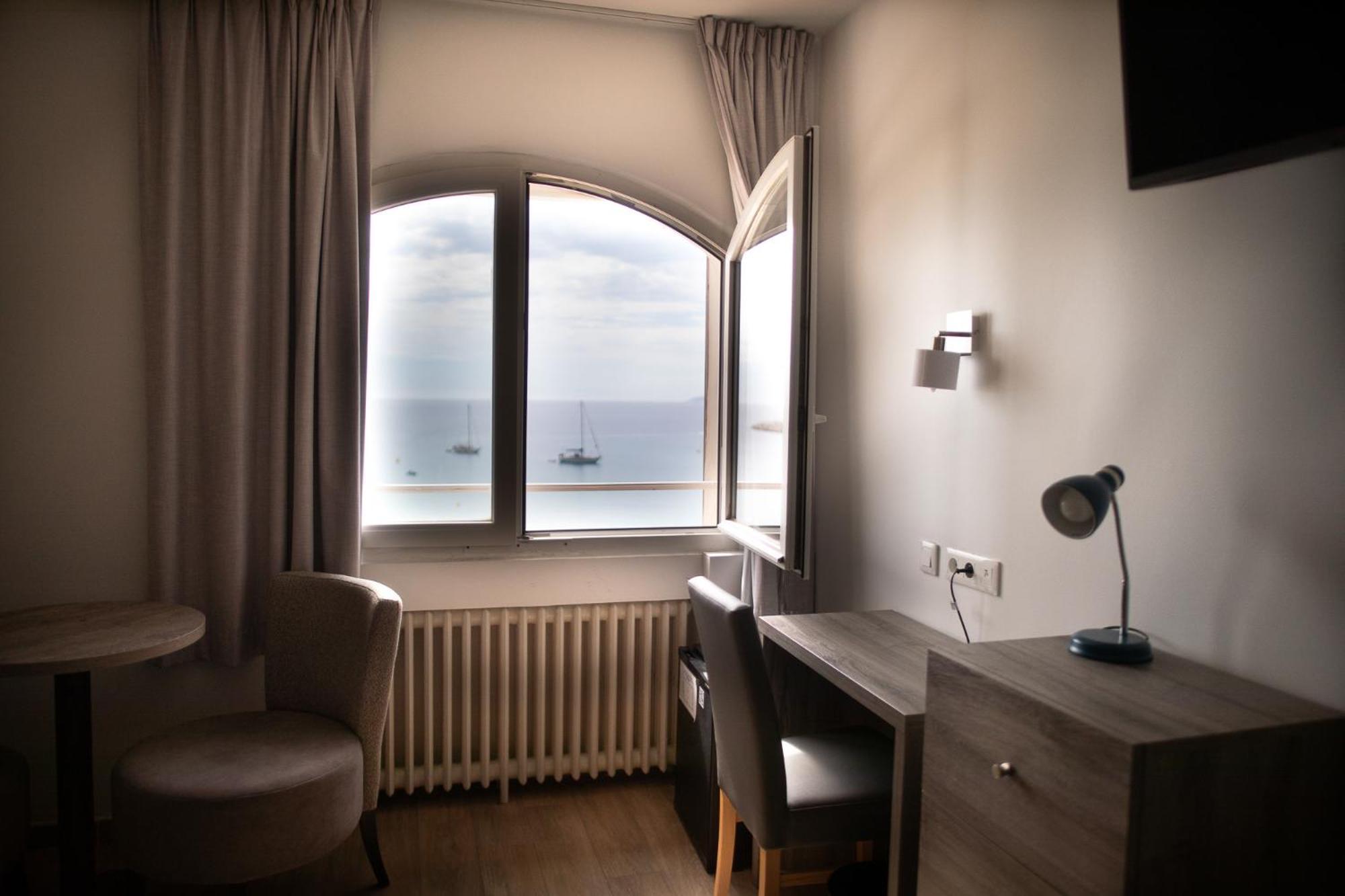 Hotel Beau Rivage Le Lavandou Exterior photo