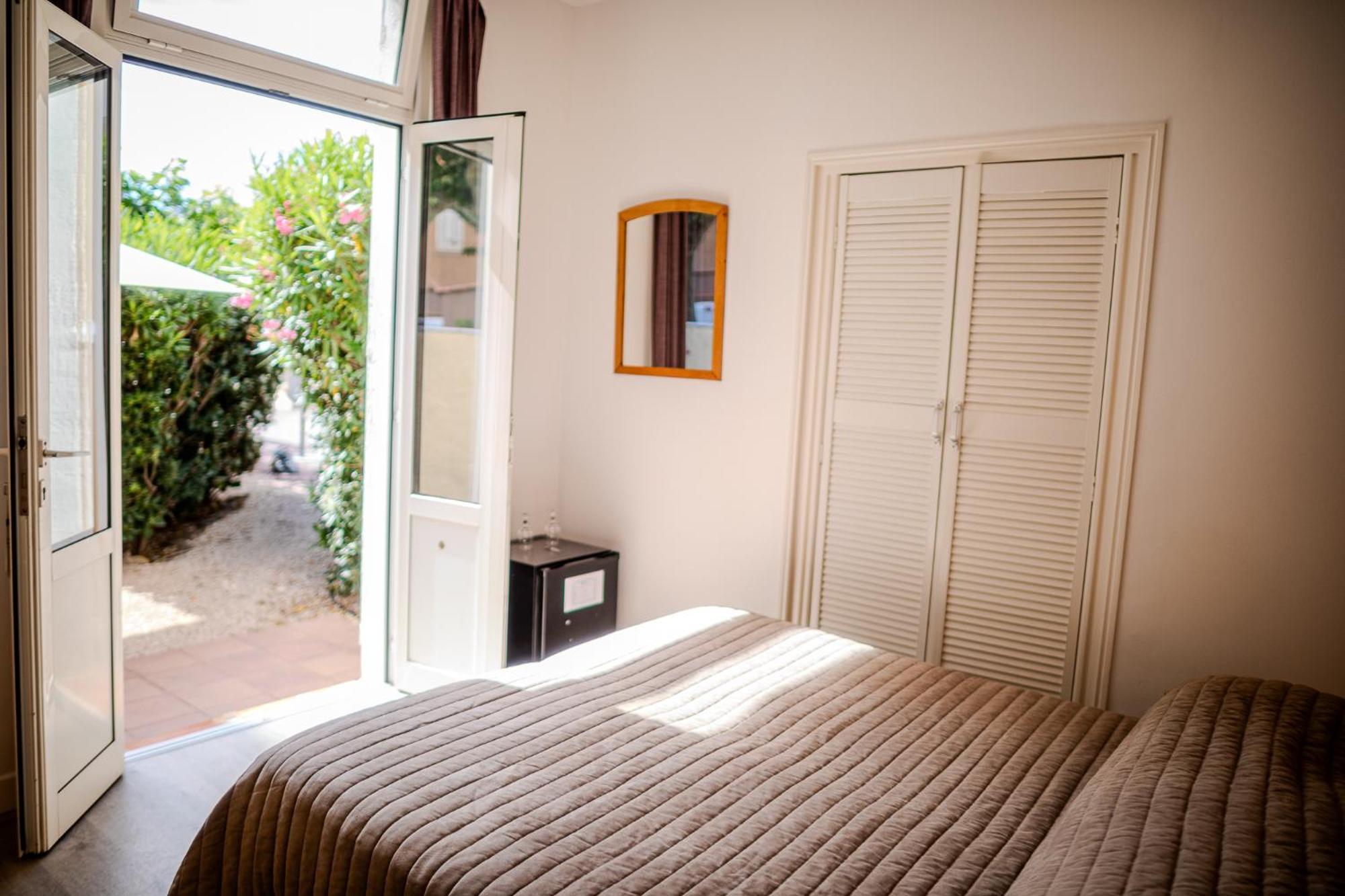 Hotel Beau Rivage Le Lavandou Exterior photo